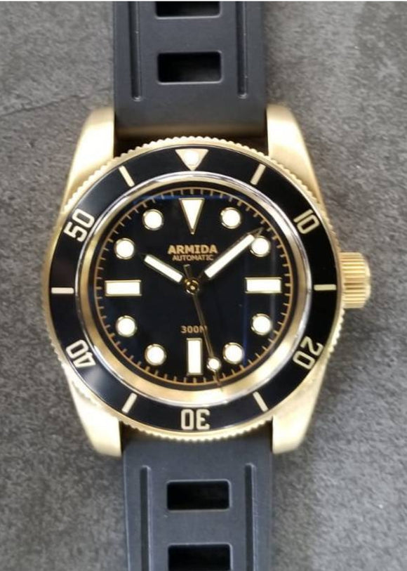 Armida A8 vintage brass dive watch black no date